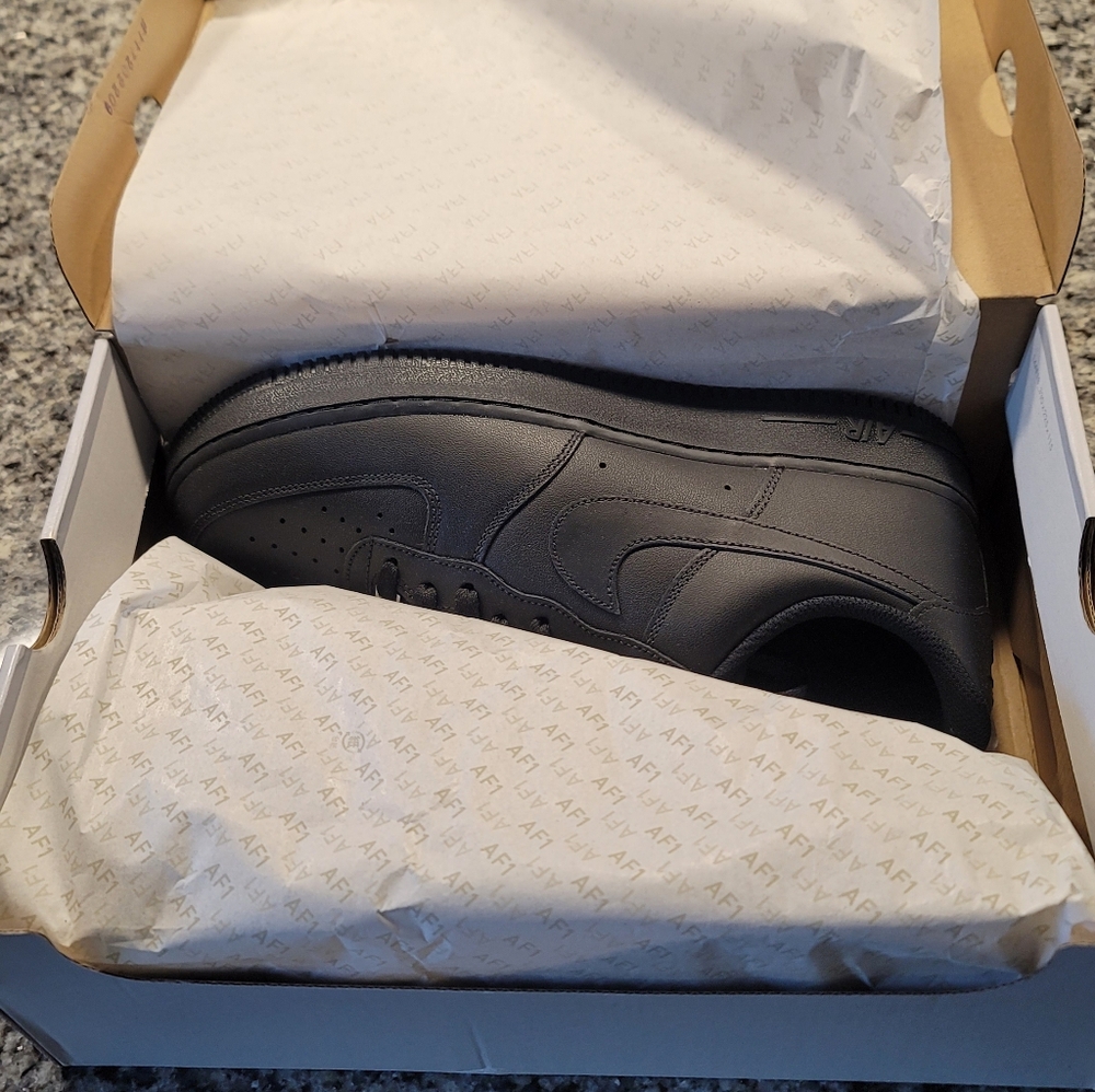 Nike Men's All-Black Air Force 1 Sneakers Size 11